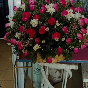 canasta de rosas