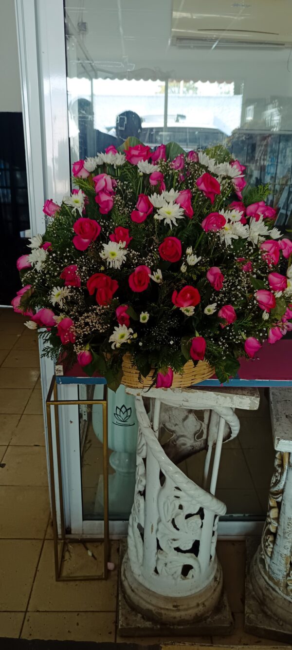 canasta de rosas