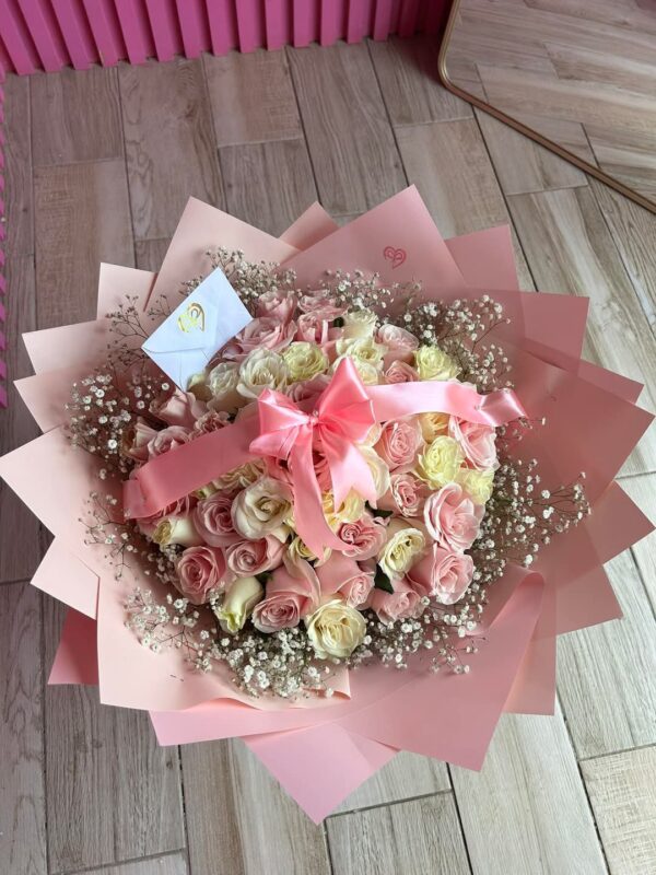 canasta de rosas