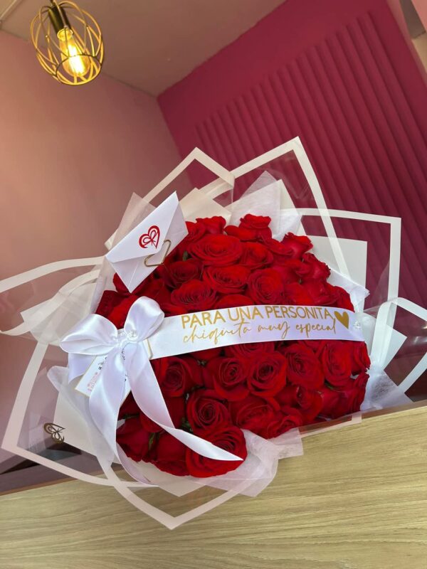 Ramo de rosas rojas